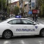 Една недела по приказната за полициска бруталност, МВР со своја верзија: момчињата му го одзеле пиштолот на полицаецот