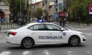 Една недела по приказната за полициска бруталност, МВР со своја верзија: момчињата му го одзеле пиштолот на полицаецот