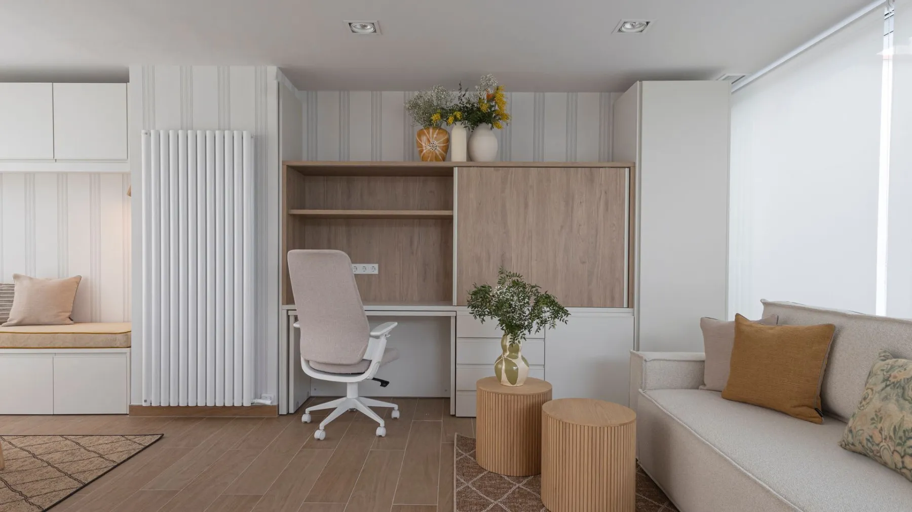 Das Büro im Schrank mit Schiebetüren