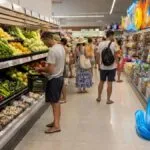 Владината потрошувачка кошничка е 10.200 денари поевтина од синдикалната - пред преговорите за минималната плата