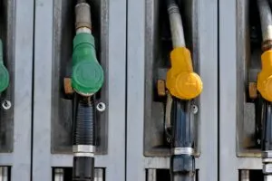 Платата порасна 7,1 отсто, бензинот 31,5 отсто: со просечна плата денес се купуваат 490 литри дизел