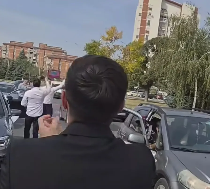 Сватови го блокираа булеварот „Јане Сандански“ во Аеродром: четворица возачи казнети, колку - МВР не кажува