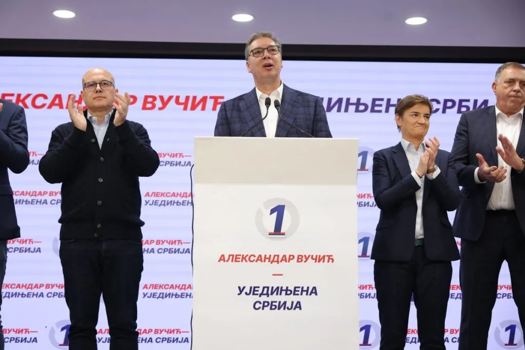 Вучиќ по поразот зборува за „револуционерен терор“ и ја спомнува 2000 година - кога самиот беше министер кај Милошевиќ