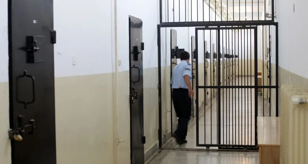 Затвореник на слободен викенд фатен со четири вида дрога, а во „Затвор Прилеп“ дрога најдена и зад решетките